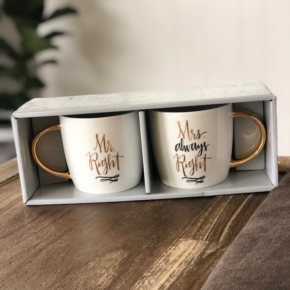 Set of two ceramic mugs with gold handle